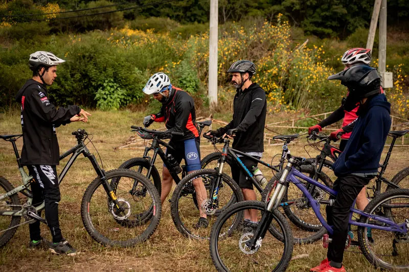 Riders en desarrollo reunidos con sus bicis
